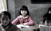 Tim mình như dòng sông khô cạn - Dòng nhật ký quặn lòng của bé gái bị cha mẹ bỏ lại nông thôn ở Trung Quốc