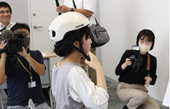 Sinh viên Nhật Bản sáng tạo kiểu tóc thân thiện với mũ bảo hiểm
