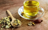 Tác dụng của trà thảo mộc hoa cúc đối với sức khoẻ