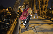 Nữ Việt kiều nặng lòng với cây cầu ký ức