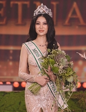 Người đẹp 26 tuổi giành vương miện Miss Earth Vietnam 2023