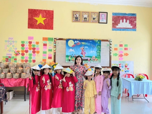 Cô giáo Việt 8 năm gieo chữ ở tỉnh Siem Reap Campuchia