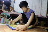 Người phụ nữ vẽ tranh bằng chân và ước mơ thành họa sĩ ở tuổi 31