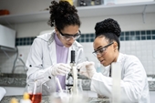 Nhà khoa học nữ Nỗ lực tăng tỷ lệ nữ giới làm khoa học