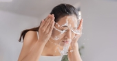 Rửa mặt bằng nước đá có giúp trẻ hóa làn da