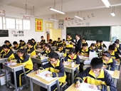 Học sinh Trung Quốc áp lực vào trường điểm