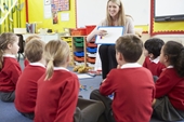 Nước Anh đau đầu vì giáo viên trẻ chọn bỏ xứ ra đi