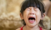Vì sao bố mẹ thường mất kiểm soát khi con khóc
