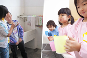 Giờ đi vệ sinh trở thành thời gian hạnh phúc nhất của học sinh Trung Quốc