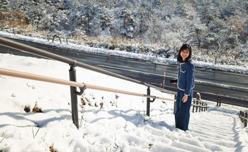 Đi Fukushima ngắm thu lá đỏ, khách Việt bất ngờ được khuyến mãi thấy tuyết rơi
