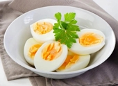 Người có cholesterol cao nên ăn bao nhiêu trứng mỗi ngày