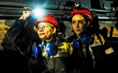 Các nữ công nhân làm việc thay nam giới tại các mỏ than Ukraine