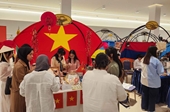 Sinh viên Việt Nam quảng bá hình ảnh đất nước tại sự kiện giao lưu văn hóa ở Đại học Kuwait