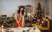 Phụ nữ đảm nhận nhiều việc trong gia đình vào dịp Giáng sinh, năm mới