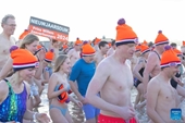 Người Hà Lan ngâm mình trong nước lạnh để chào đón Năm mới