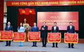 Hội LHPN Việt Nam nhận Cờ tập thể dẫn đầu trong công tác đối ngoại nhân dân năm 2023