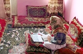 Phụ nữ, bé gái Afghanistan tìm con chữ dưới lệnh cấm khắc nghiệt