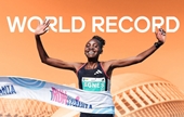 Cô gái phá kỷ lục thế giới chạy 10km dưới 29 phút
