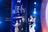 “Hoa hậu tuổi Thìn” Tiểu Vy được vinh danh “Pretty Lady” tại Đẹp Awards 2023