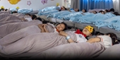 Trung Quốc yêu cầu bảo đảm cho học sinh… ngủ nằm