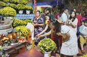 Đi chùa lễ Phật - nét đẹp đầu năm của những người con Việt Nam tại Lào