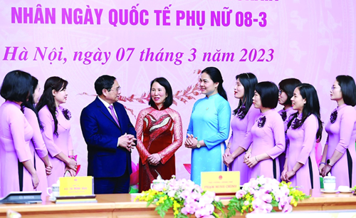 Phụ nữ Việt Nam phát huy truyền thống, tích cực học tập, nâng cao trình độ, làm chủ khoa học, công nghệ