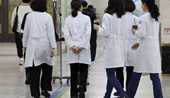Hàn Quốc Hơn 6 400 bác sỹ trên cả nước đồng loạt nộp đơn xin thôi việc