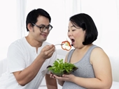 Lý do các đôi tăng cân không kiểm soát sau khi kết hôn