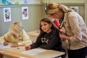 Thụy Điển đưa sách giấy, chữ viết tay trở lại trường học