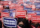 Hàn Quốc sẽ tước giấy phép hành nghề của 7 000 bác sĩ đình công