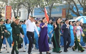 Gần 600 đại biểu phụ nữ cả nước diễu hành Rực rỡ sắc màu Điện Biên