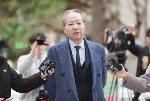 Lãnh đạo hiệp hội bác sĩ lớn nhất Hàn Quốc bị cảnh sát thẩm vấn, cấm xuất cảnh