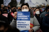Bệnh viện quá tải do bác sĩ đình công, người Việt ở Hàn Quốc chọn trở về điều trị