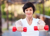 Cách nào giúp tăng cường cơ bắp sau tuổi 50