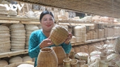 Người phụ nữ Khmer thành công với nghề đan đát truyền thống