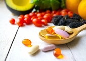 Uống vitamin có hại gan không, loại nào không nên dùng nhiều