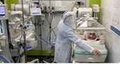 Xót xa cảnh tượng trẻ em chết đói tại các bệnh viện ở dải Gaza