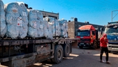 Hàng trăm xe tải viện trợ mắc kẹt, nhiều người ở Gaza thiệt mạng vì suy dinh dưỡng