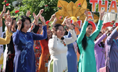 TPHCM Hơn 5 000 chị em phụ nữ đồng diễn áo dài trong Ngày 8 3