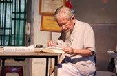 Cụ ông 104 tuổi làm việc 10 giờ mỗi ngày vẫn vui như lượm được vàng