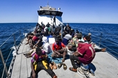 Tunisia giải cứu 175 người di cư bất hợp pháp từ những chiếc thuyền bị chìm