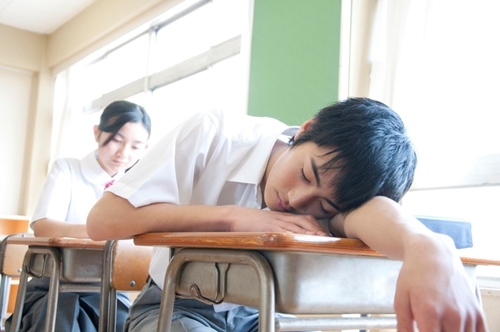 Hơn một nửa học sinh Nhật thiếu ngủ