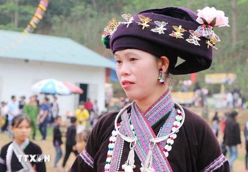 Đặc sắc trang phục truyền thống và tục nhuộm răng đen của người Lào ở Lai Châu