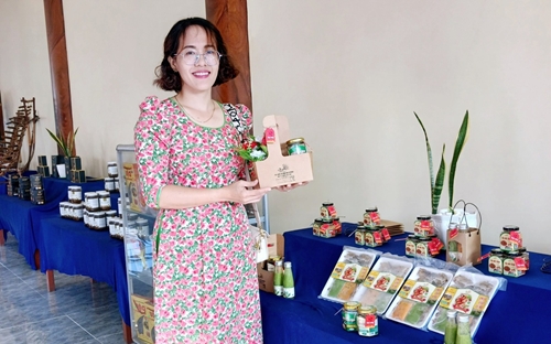 Kết hợp thảo dược với tôm Hướng đi bền vững và khác biệt của cô gái Phú Yên