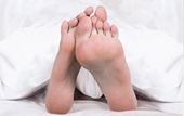 Mẹo ngủ “chân dế” có thể giúp bạn ngủ nhanh và sâu hơn