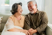 Vợ chồng lớn tuổi nên thể hiện tình yêu thương chân thành như thế nào