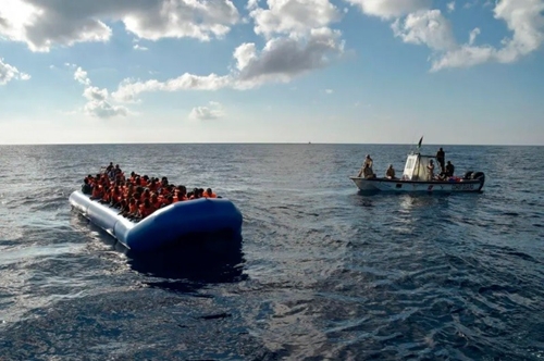 Hải quân Morocco giải cứu 54 người di cư ngoài khơi Đại Tây Dương