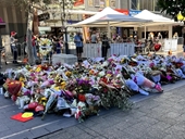 Australia treo cờ rủ tưởng nhớ các nạn nhân trong vụ tấn công bằng dao