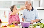 4 lưu ý về chế độ ăn của người cao tuổi trong mùa nắng nóng