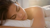 10 lợi ích không ngờ của việc ngủ khỏa thân mà có thể bạn chưa biết
